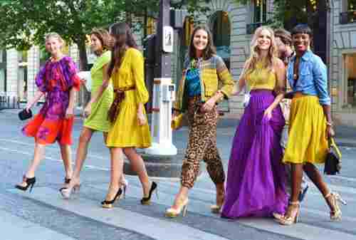 6 Tips Mix & Match Warna yang Bikin Outfitmu Lebih Menarik!