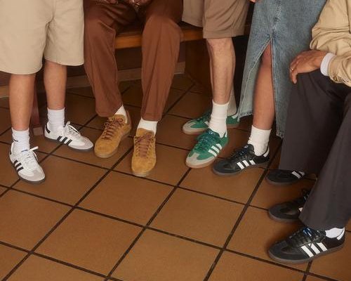 10 Kombinasi Warna Outfit vs Sepatu Adidas yang Wajib Kamu Coba
