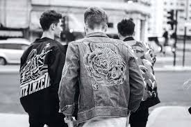 Evolusi Fashion Pria Menuju Estetika Feminim