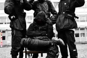 Jaket Techwear Multifungsi dengan Teknologi Cuaca Adaptif