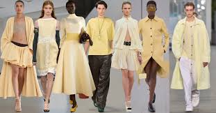 Tren Fashion Wanita Feminim