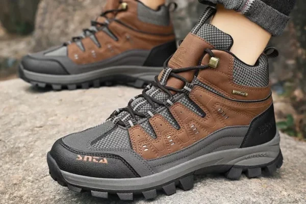 5 Rekomendasi Sepatu Gunung Terbaik untuk Pendakian Aman dan Nyaman